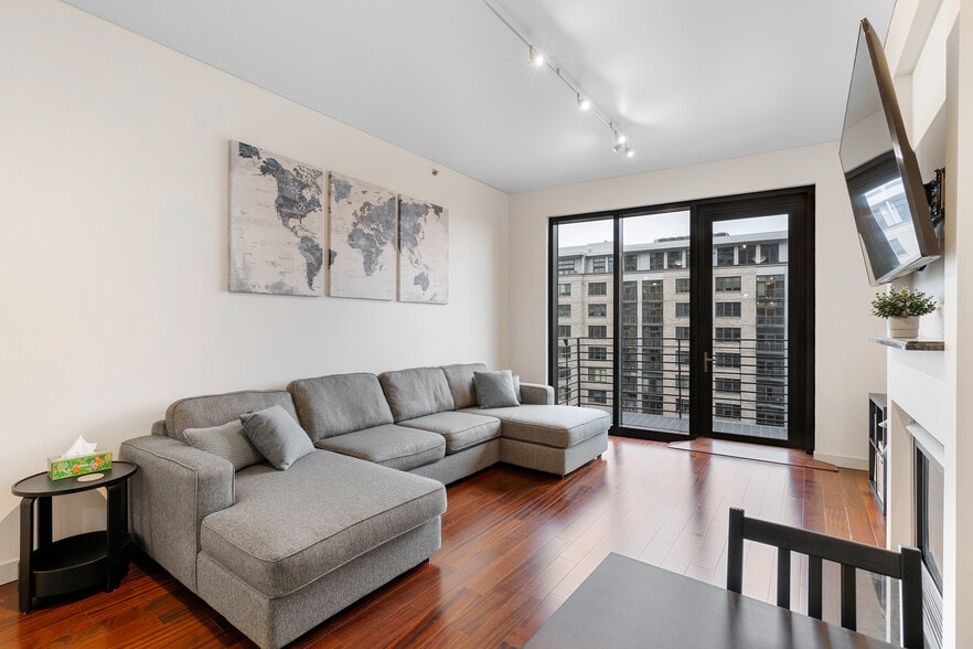 Building Photo - 922 NW 11th Ave