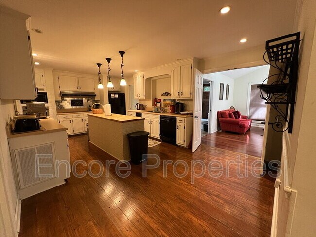 Building Photo - 105 Baybrook Ct