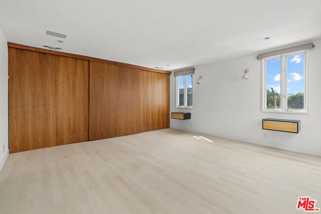 Building Photo - 524 Altair Pl