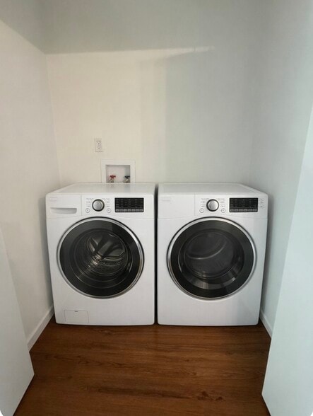 Building Photo - 135 Village Square Dr