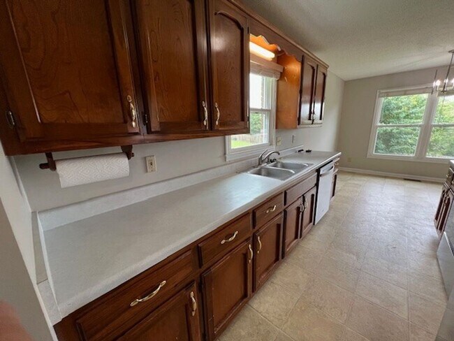 Building Photo - Beautiful Brick Home With 2 Car Garage