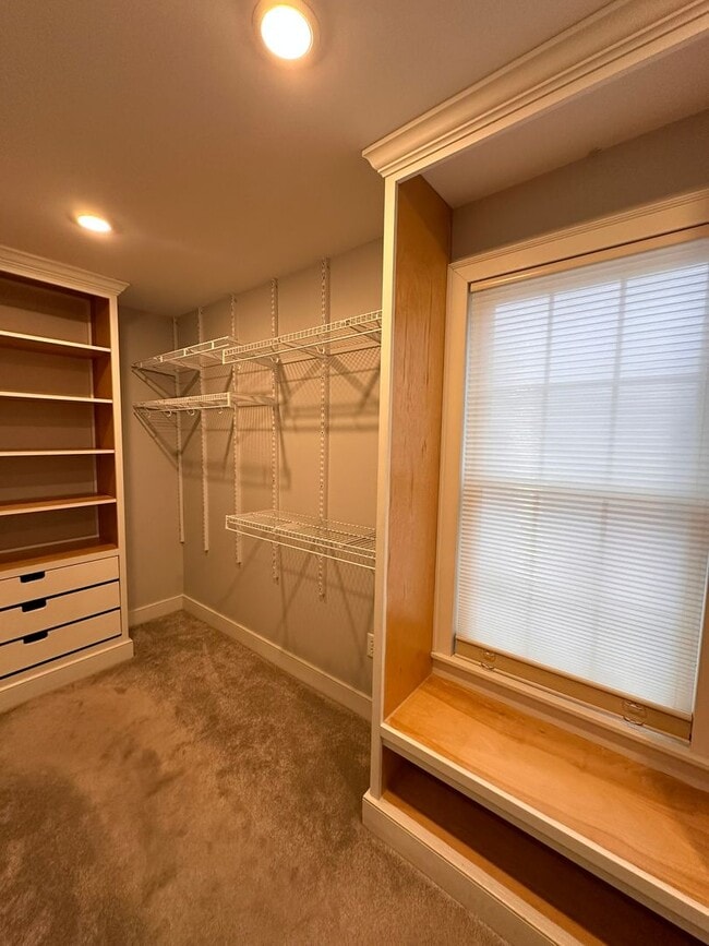 Building Photo - LARGE THREE BEDROOM HOME - AVAILABLE JUNE 1st, 2026