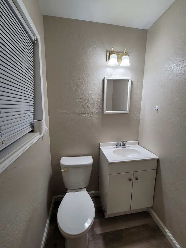 Building Photo - 805 Lamar St