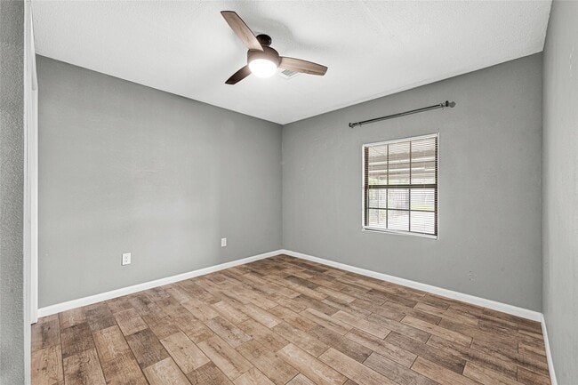 Building Photo - 710 Woodhue St