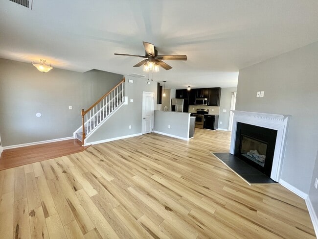 Building Photo - 3 bed, 2 bath Nest in Cameron