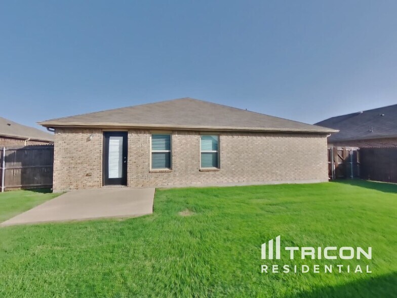 Building Photo - 2514 Henley Dr