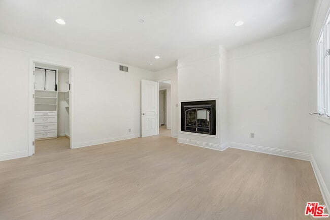 Building Photo - 4156 Sunswept Dr
