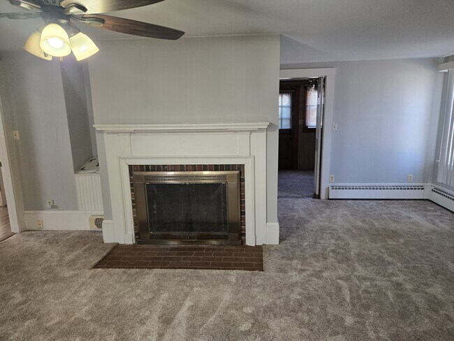 Building Photo - 54 Maple St