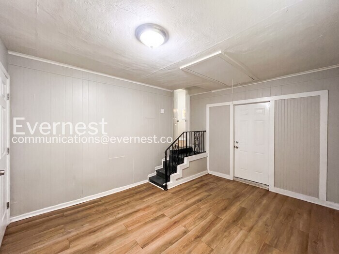 Building Photo - 905 Parkhaven Ln