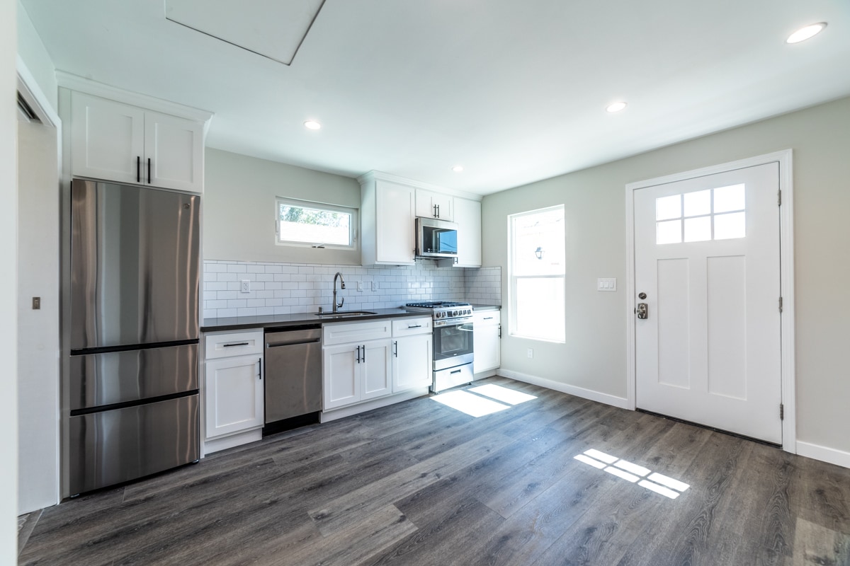 Building Photo - 8423 Barnsley Ave