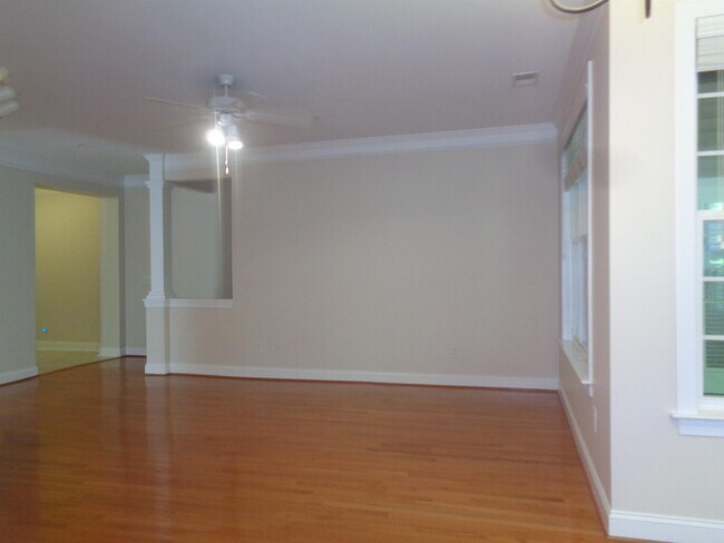 Building Photo - 914 Providence Glen Dr