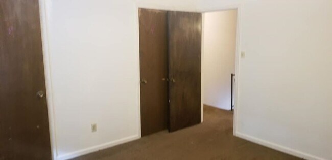 Building Photo - 1712 Sanford Dr