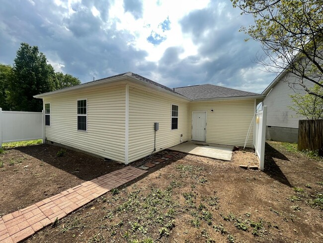 Building Photo - Cute Efficient Home For Rent Shelby County