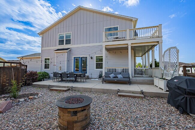 Building Photo - Beautiful mountain views from a Gold Hill Mesa corner lot with a hot tub!