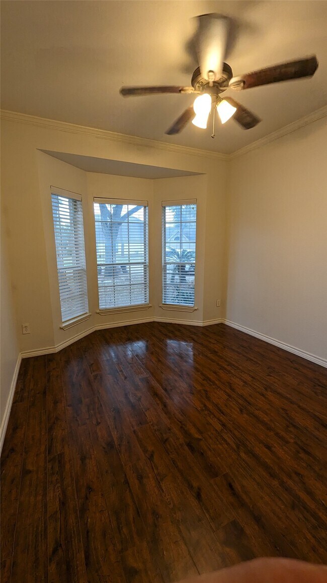 Building Photo - 5602 Walkabout Way
