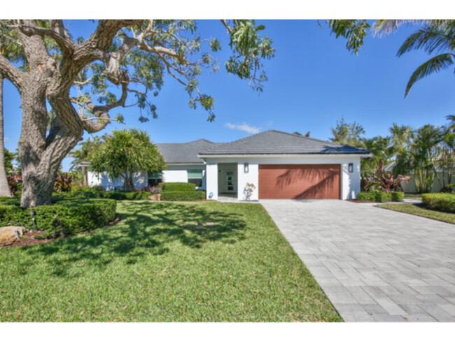 Building Photo - Beautifully renovated home in Bird Key, Sa...