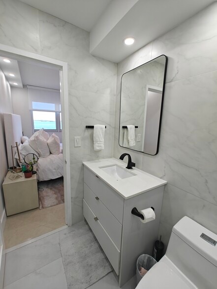 Building Photo - 825 Brickell Bay Dr