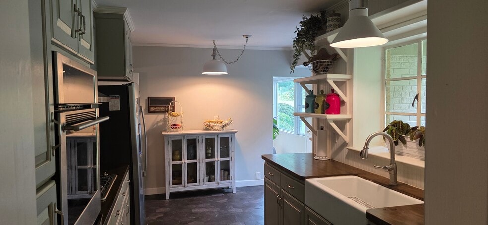 Building Photo - 10526 Sweetbriar Pky