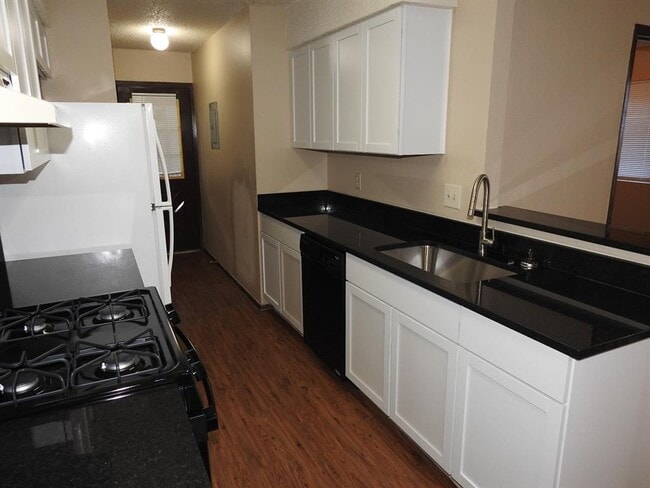 Building Photo - 12402 Deer Falls Dr
