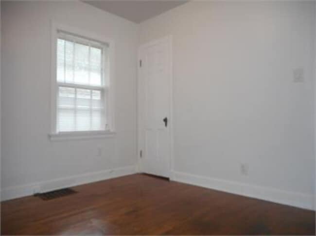 Building Photo - 208 28th St Dr SE