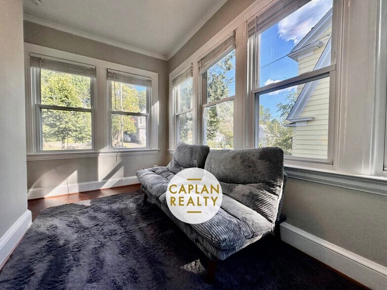 Building Photo - 86 Roydon Rd