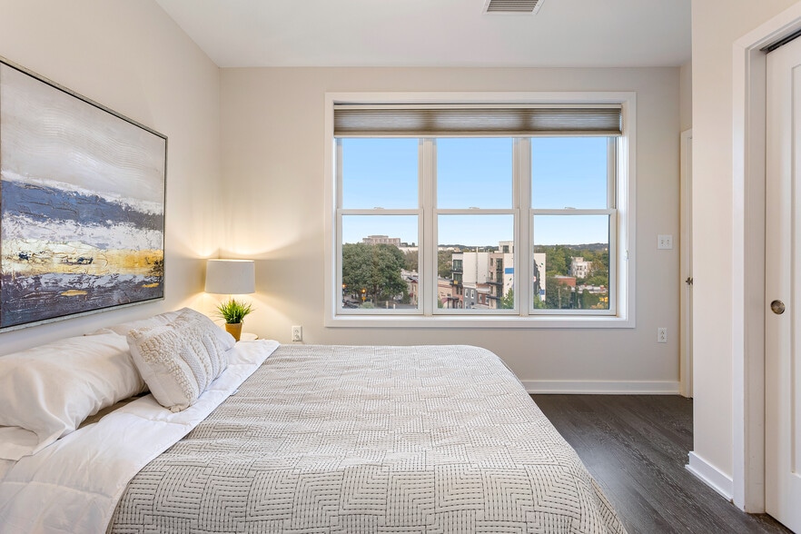 Building Photo - 1350 Maryland Ave NE