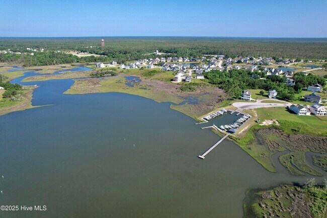 Building Photo - 102 Bogue Harbor Ct