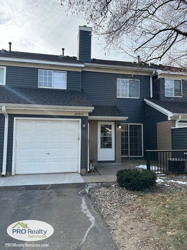 Building Photo - 2 Bedroom Townhome in Woodbury