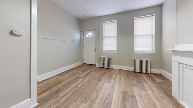 Building Photo - Contemporary 2 Bedroom Townhome w/ Updated Kitchen & Washer/dryer