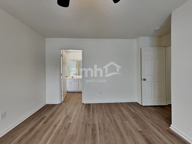 Building Photo - 201 Charlotte Ct