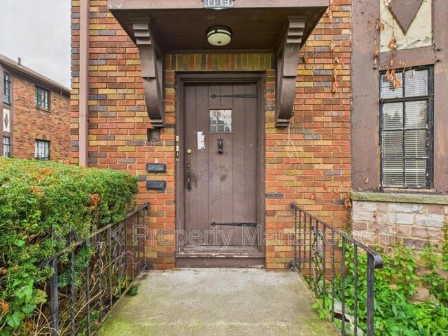 Building Photo - 1119 Copley Rd