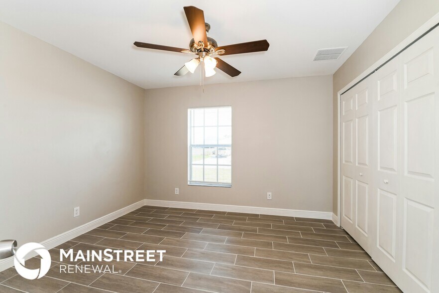 Building Photo - 1002 SW 4th Ave