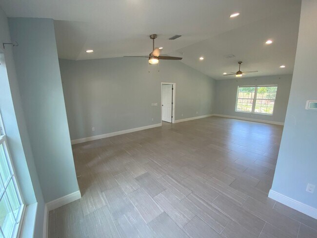 Building Photo - Beautiful, Newer Constructed, Unfurnished, Family Friendly, ANNUAL LEASE In Summerfield