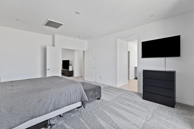 Building Photo - Desirable Inspirada Next-Gen Home! 4 Bedro...