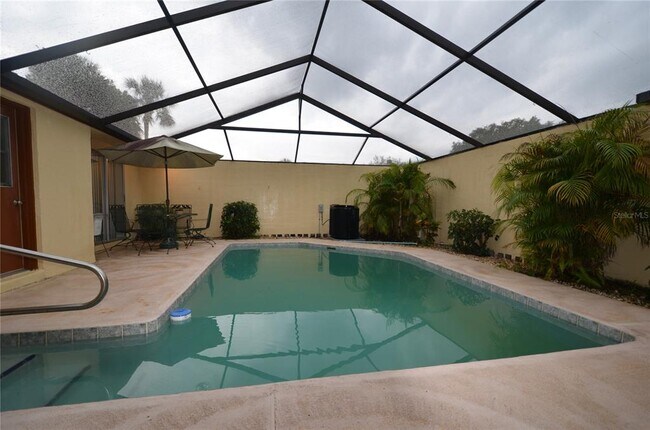 Building Photo - 5057 Bermuda Cir