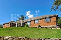 Building Photo - 9777 Gerald Dr