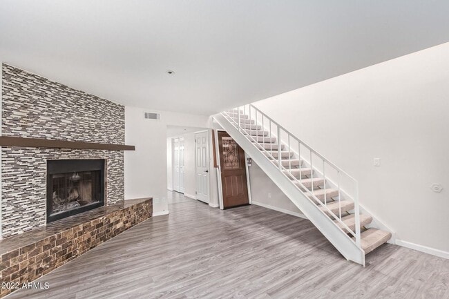 Building Photo - Charming 2 Bed 2 Bath Townhome near Downto...