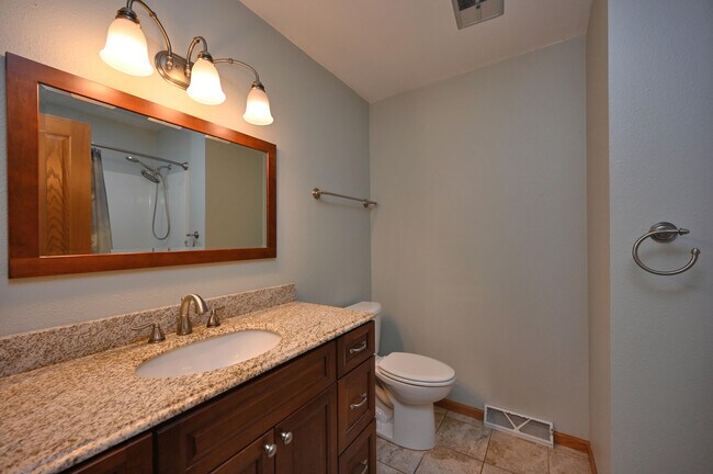 Building Photo - 202 Lac La Belle Dr