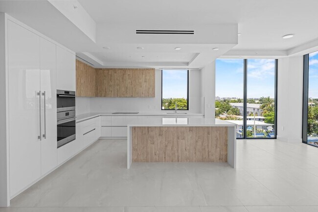 Building Photo - 305 Briny Ave
