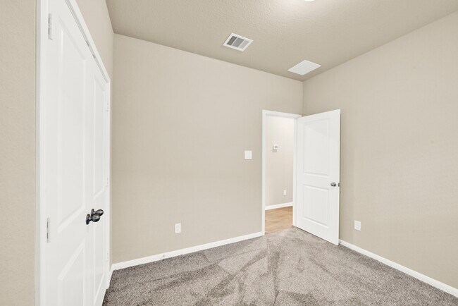 Building Photo - 5814 Linda Cv Ln