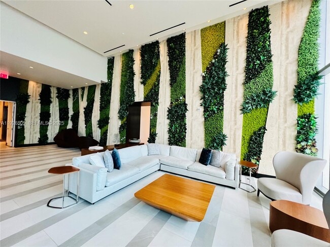 Building Photo - 851 NE 1st Ave