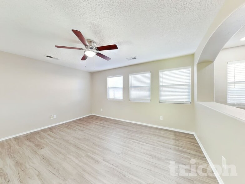 Building Photo - 6407 Black Hawk Dr NE