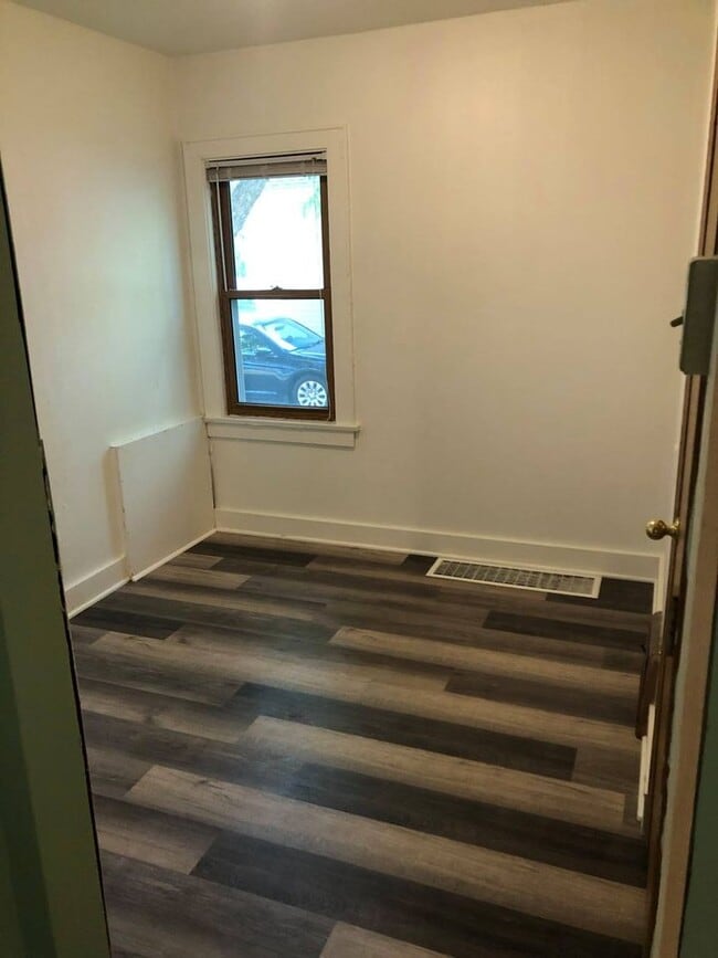 Building Photo - 811 Plumer St