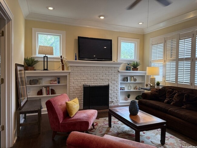 Building Photo - 402 W Elsmere Pl