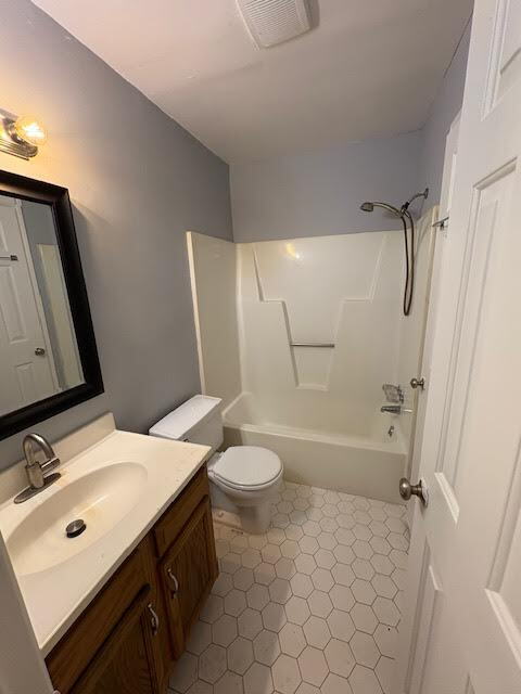 Building Photo - "Cozy Elegance Awaits: 1-Bedroom Condo wit...