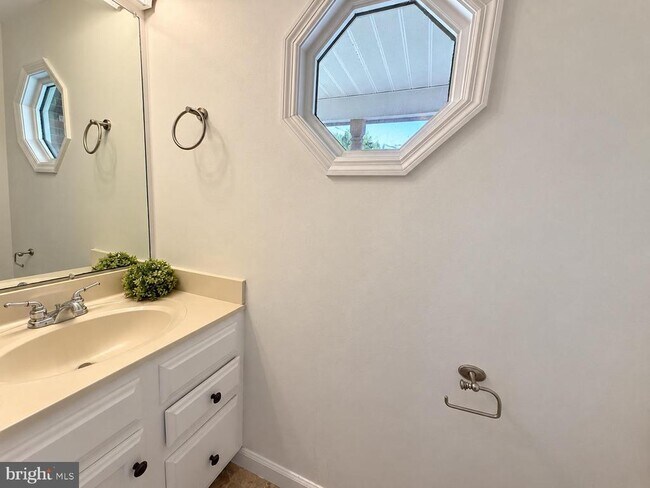 Building Photo - 43 Stoneshire Dr