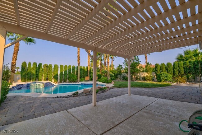 Building Photo - 2394 Millcroft Dr