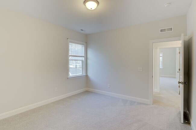 Building Photo - Light & Bright 4BR 3BA house in Tryon, Wak...
