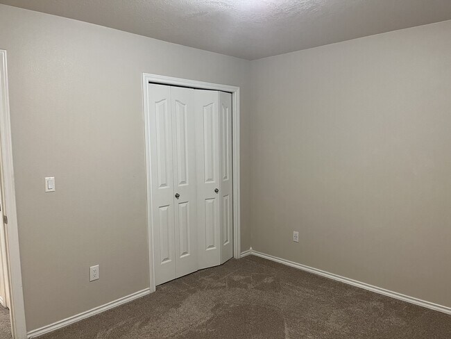 Building Photo - 16935 N Denemere Loop
