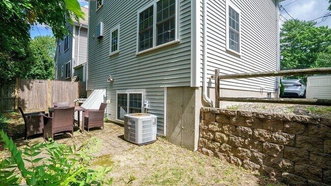 Building Photo - 111 Marivista Ave